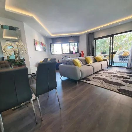 Apartment New 3 Bed Town With Pool *