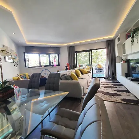 New 3 Bed Town With Pool *