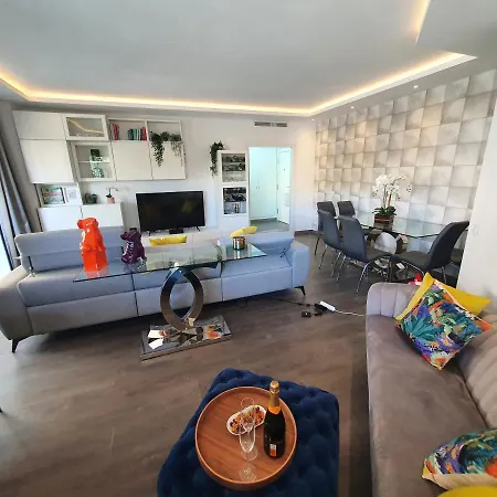 New 3 Bed Town With Pool Διαμέρισμα