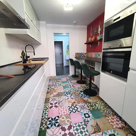 Διαμέρισμα New 3 Bed Town With Pool Εστεπόνα