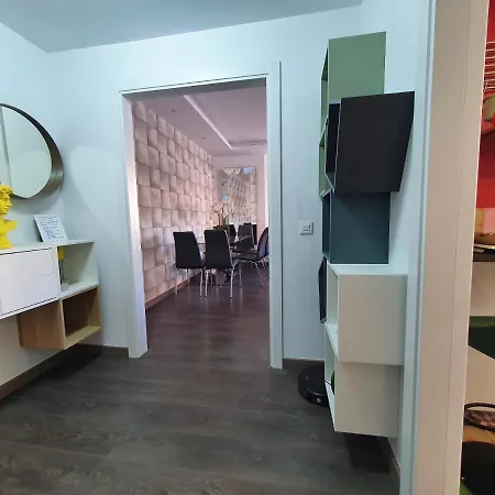 Διαμέρισμα New 3 Bed Town With Pool Εστεπόνα