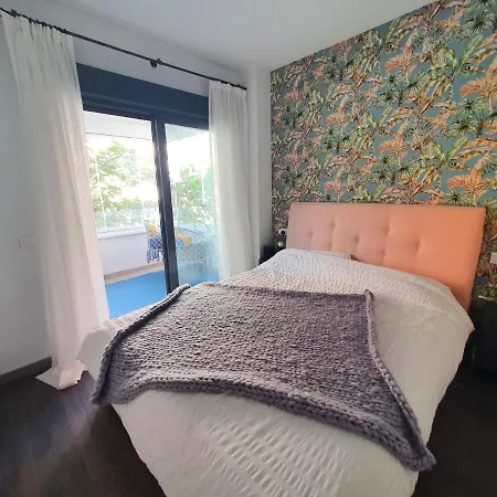 Διαμέρισμα New 3 Bed Town With Pool Εστεπόνα