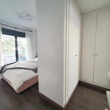 Διαμέρισμα New 3 Bed Town With Pool Εστεπόνα
